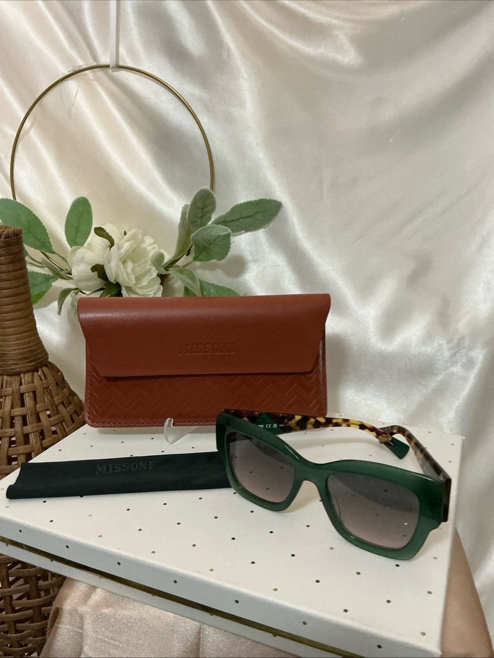 NWOT MIssoni Women’s Oversized Sunnies 0154/S w Case and Cleaning Cloth